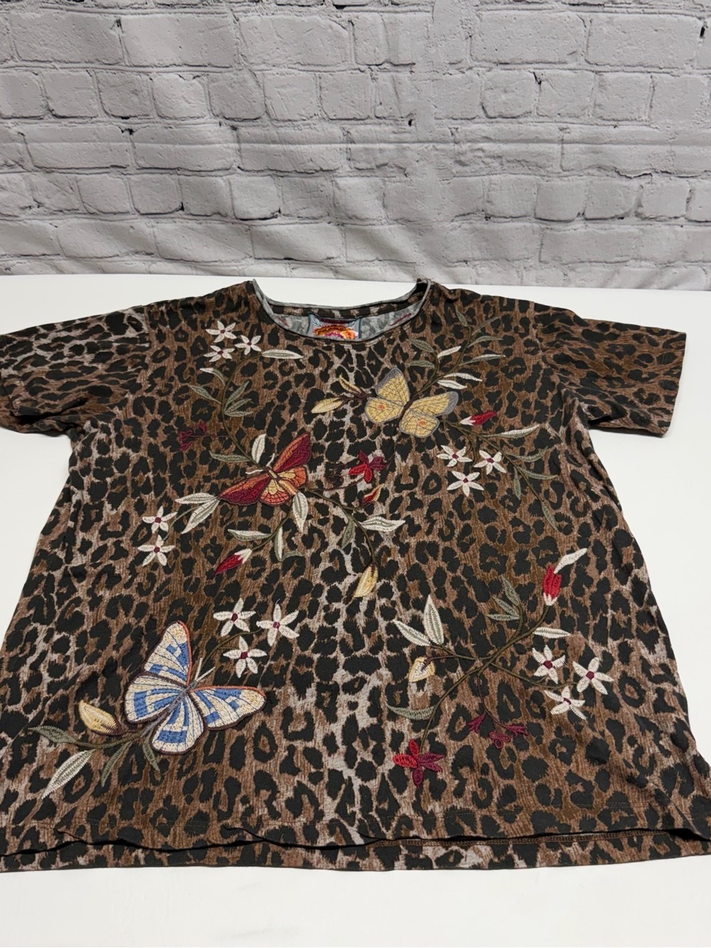 Johnny Was Brown Leopard Butterfly Embroidered Tee Sz M